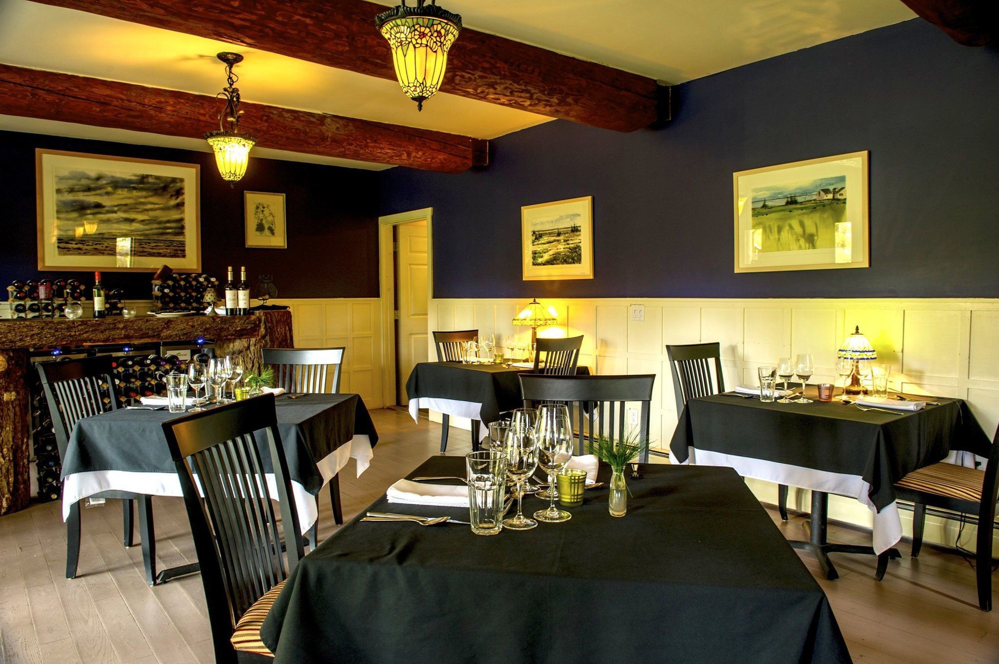 Trout Point Lodge Of Nova Scotia East Kemptville Restoran gambar
